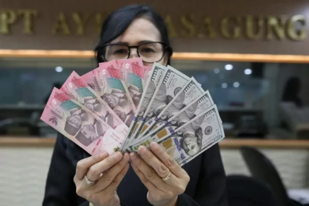 Nilai Tukar Rupiah Terangkat Naik Ke Posisi Rp17.755 per Dolar AS Sore