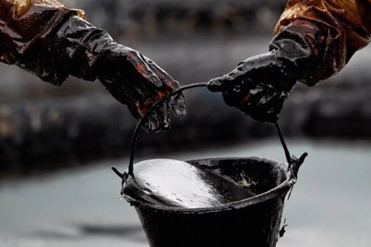 Harga Minyak Brent Turun 4,3 Persen Capai Titik Terendah Baru