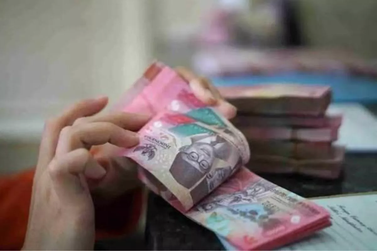 Tertekan Sentimen Global, Rupiah Bergerak di Kisaran Rp18.000