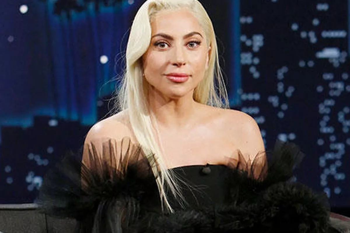 Rahasia Makeup Natural Praktis ala Lady Gaga dengan 3 Produk