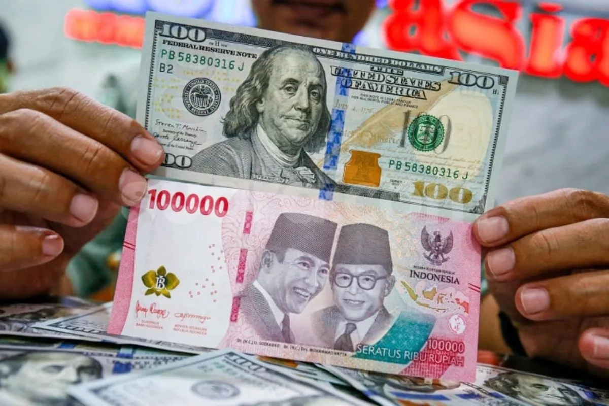 Kurs Dolar AS di BCA, BRI, Mandiri, dan BNI Saat Rupiah Melemah
