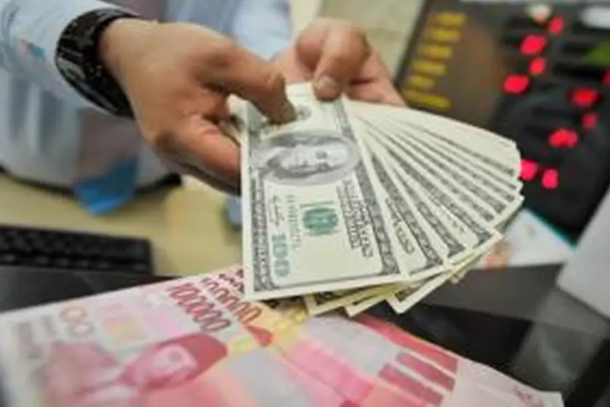 Rupiah Menguat ke Rp17.600 setelah Suku Bunga Acuan Naik Berani