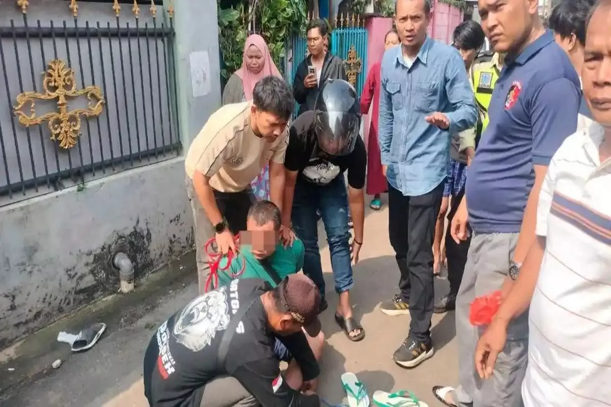 Ibu Rumah Tangga di Tangsel Ditusuk Tetangga Saat Gendong Cucu