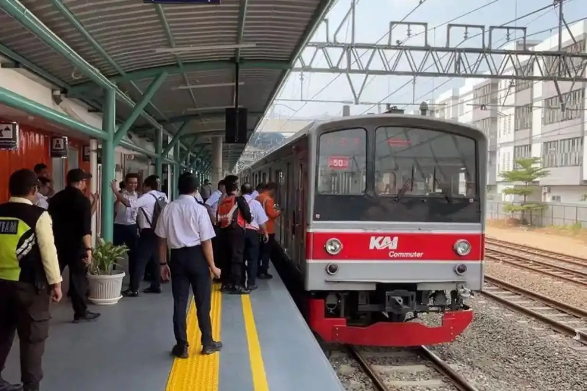 Waktu Tempuh 15 Menit, Stasiun KRL JIS Resmi Layani Penumpang Hari Ini