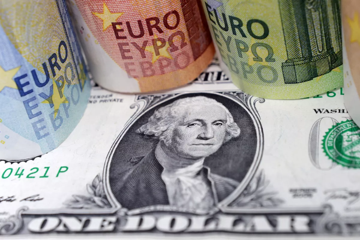 Dolar AS Menguat, Euro Melemah Tertekan Sentimen Suku Bunga Global