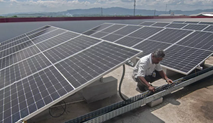ESDM Genjot Pembangunan PLTS 100 GW Pakai Produk Dalam Negeri