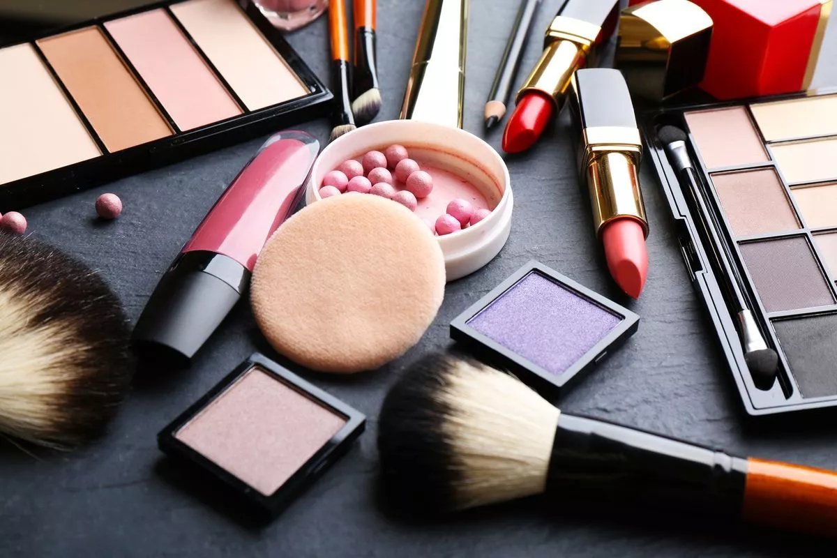 Bukan Cuma Kedaluwarsa, Makeup Bisa Rusak Setelah Dibuka