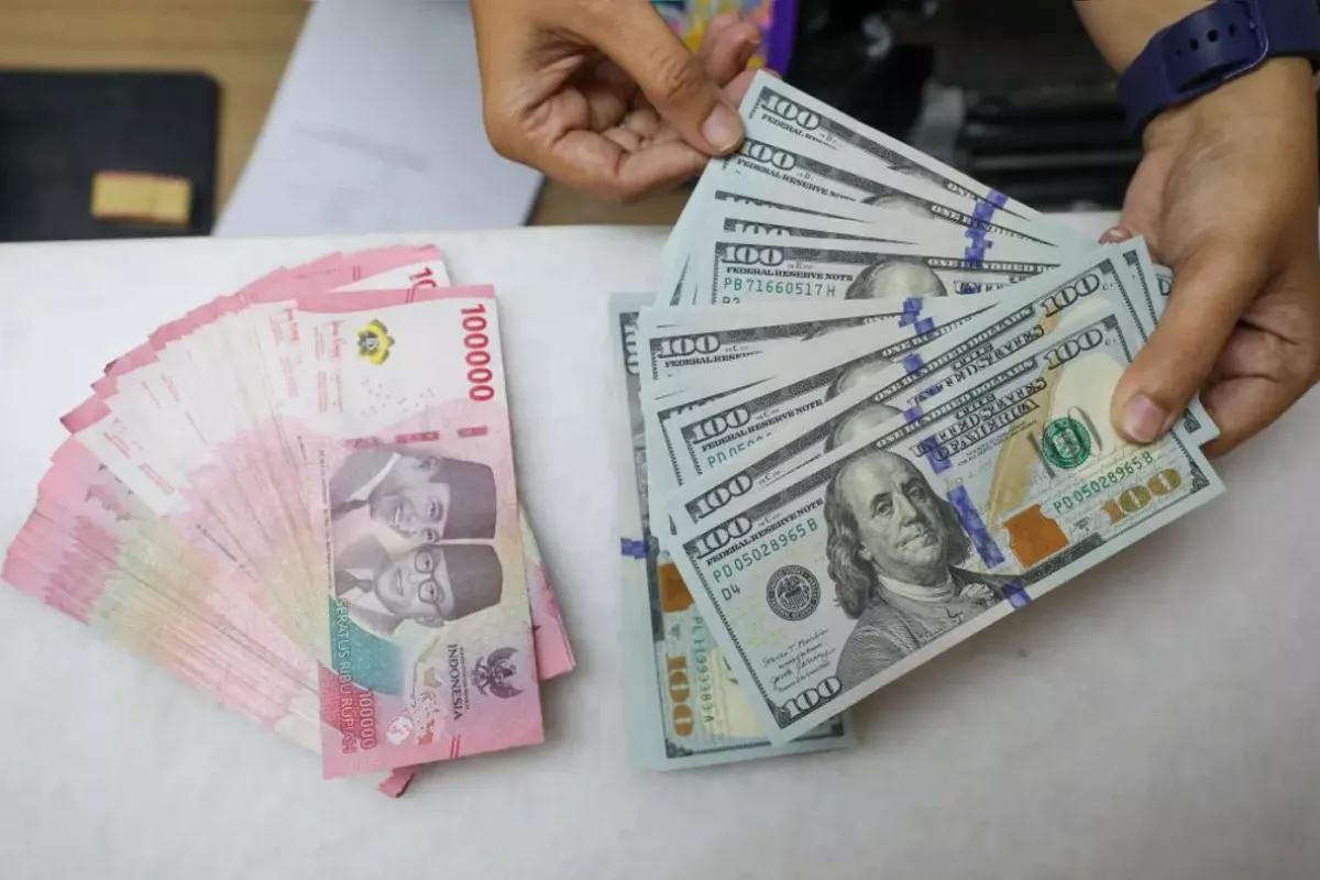 Dampak Dolar AS Menguat, Rupiah Tembus Rp17.500 pada 13 Mei 2026