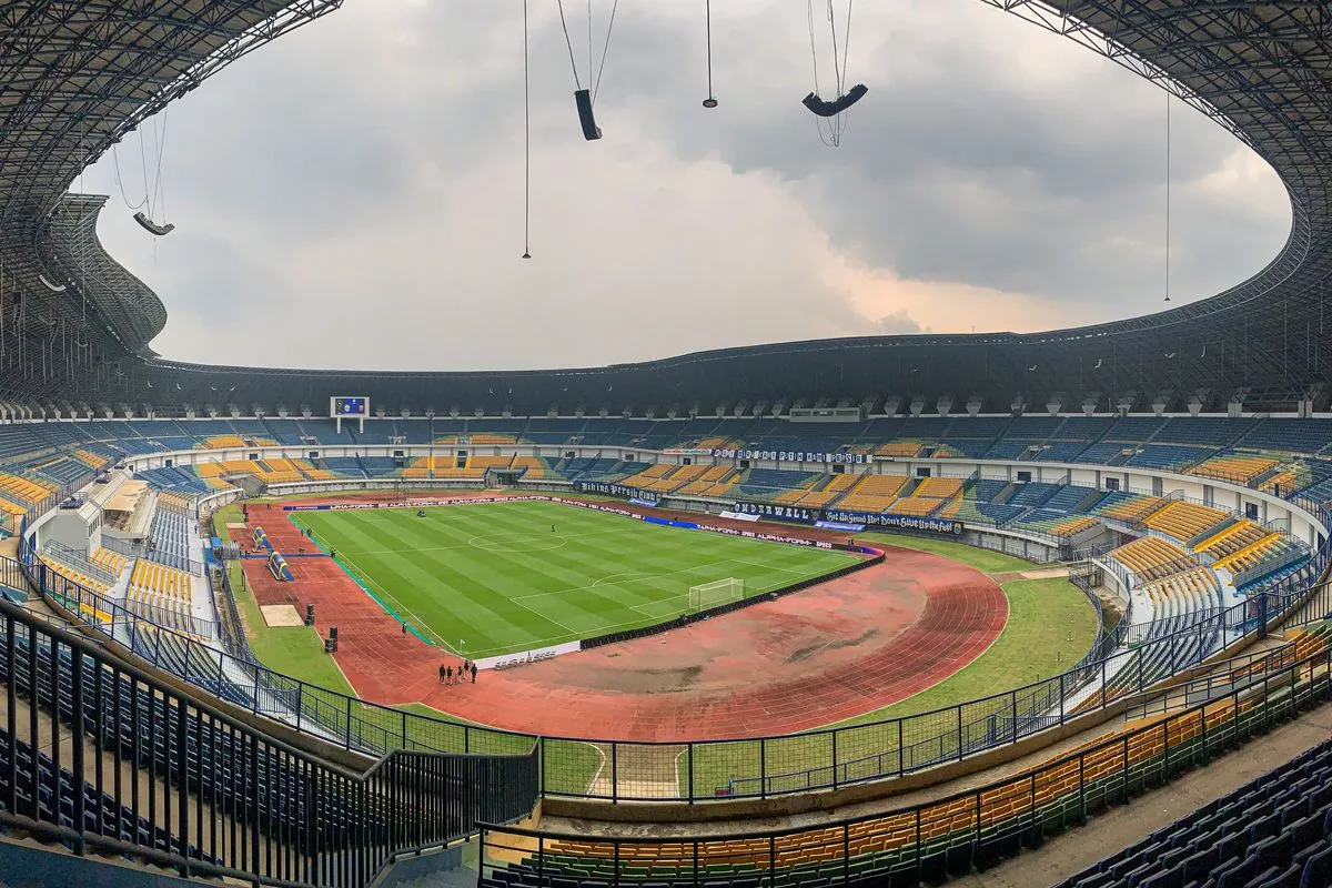 Ribuan Bobotoh Padati GBLA Beri Dukungan Jelang Persija Vs Persib