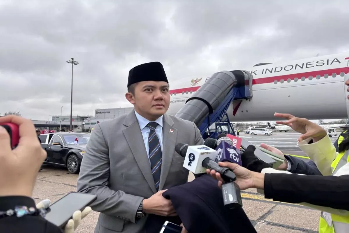 Seskab Teddy Pastikan Evakuasi Terbaik Korban Laka Kereta Bekasi Timur