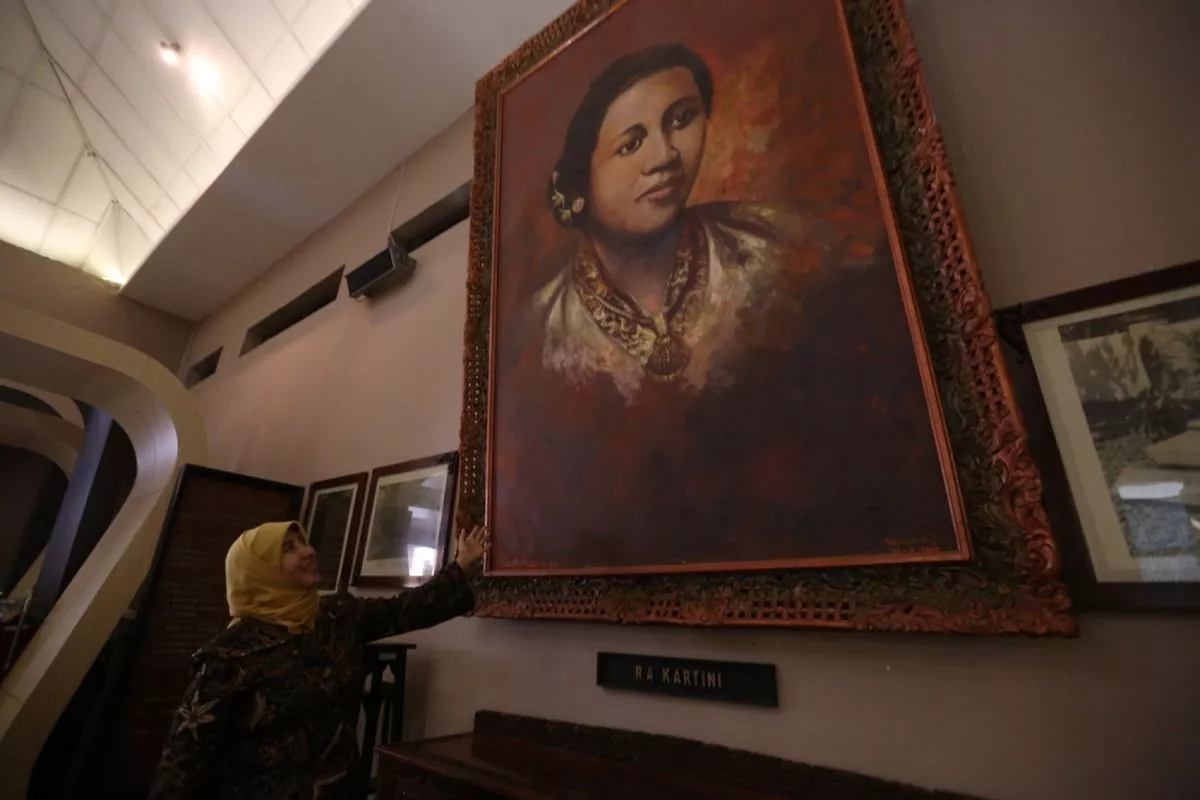 Kontribusi RA Kartini Mendunia Lewat Pameran Eksklusif di Paris