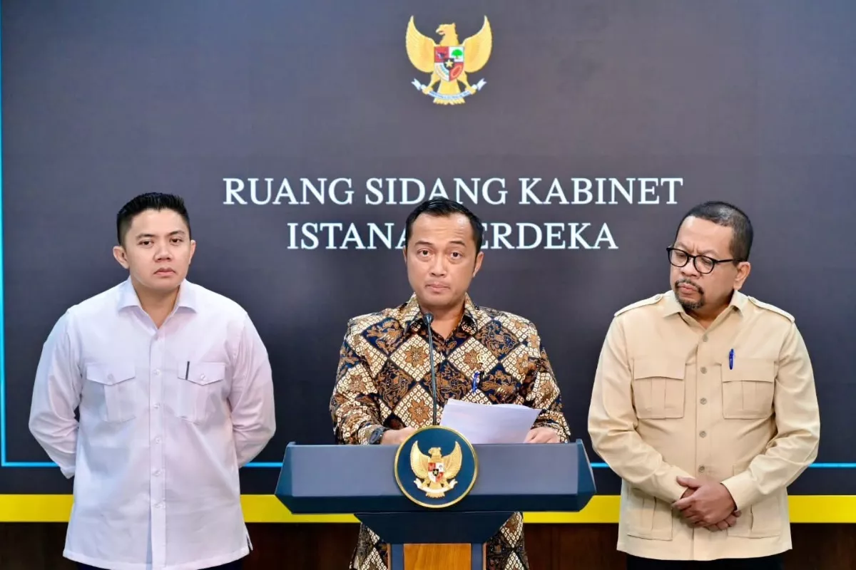 Rangkuman Politik: Kepala BGN Diganti hingga Aksi Makan MBG Prabowo