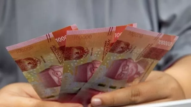 Kenaikan Harga Minyak Mentah Buat Nilai Tukar Rupiah Tertekan