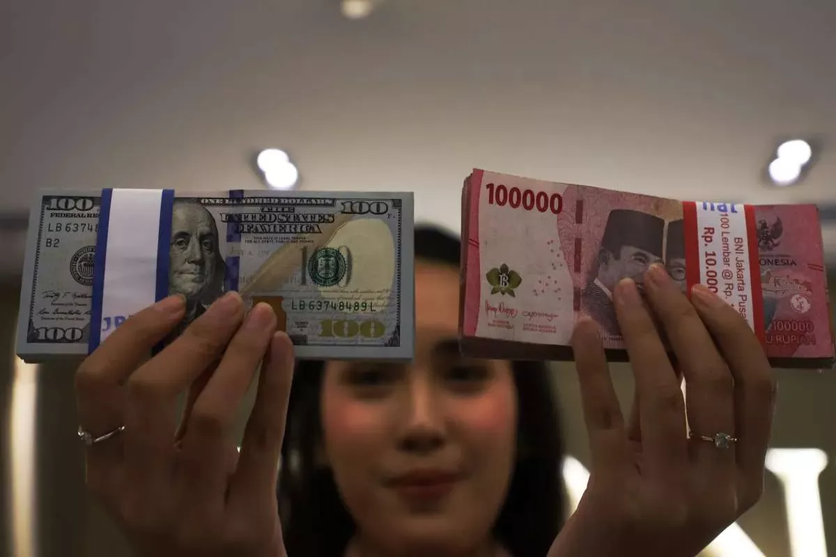 Nilai Tukar Rupiah Terangkat Tipis Menjadi Rp 17.874 Per Dolar AS Pagi