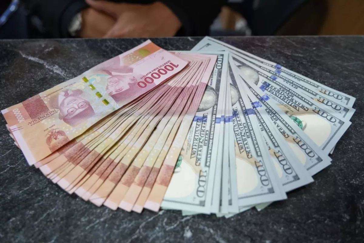 Pelemahan Rupiah Akibat Pengunduran Diri Gubernur BI Dan Sentimen Fed