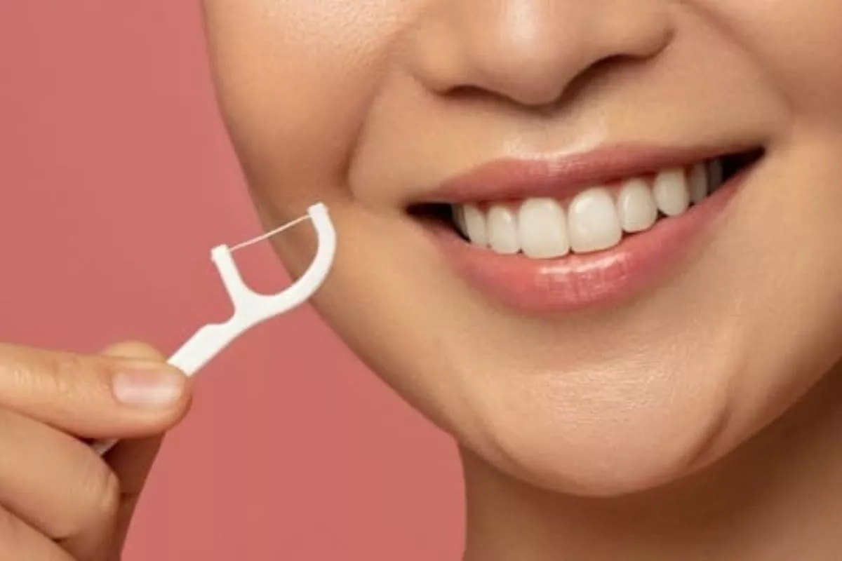 Dokter Gigi Ungkap Perbedaan Efektivitas Dental Floss dan Water Floss