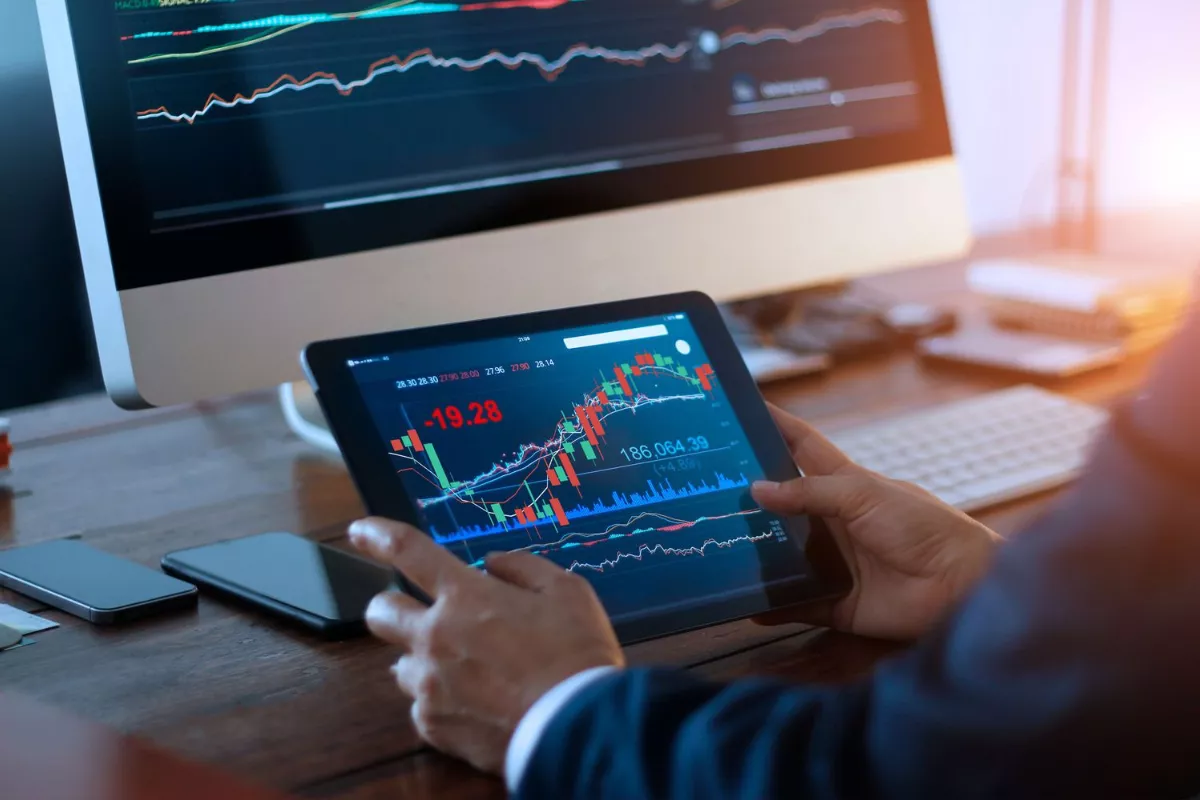 20 Saham Diborong Asing saat IHSG Melemah dan Perry Undur Diri