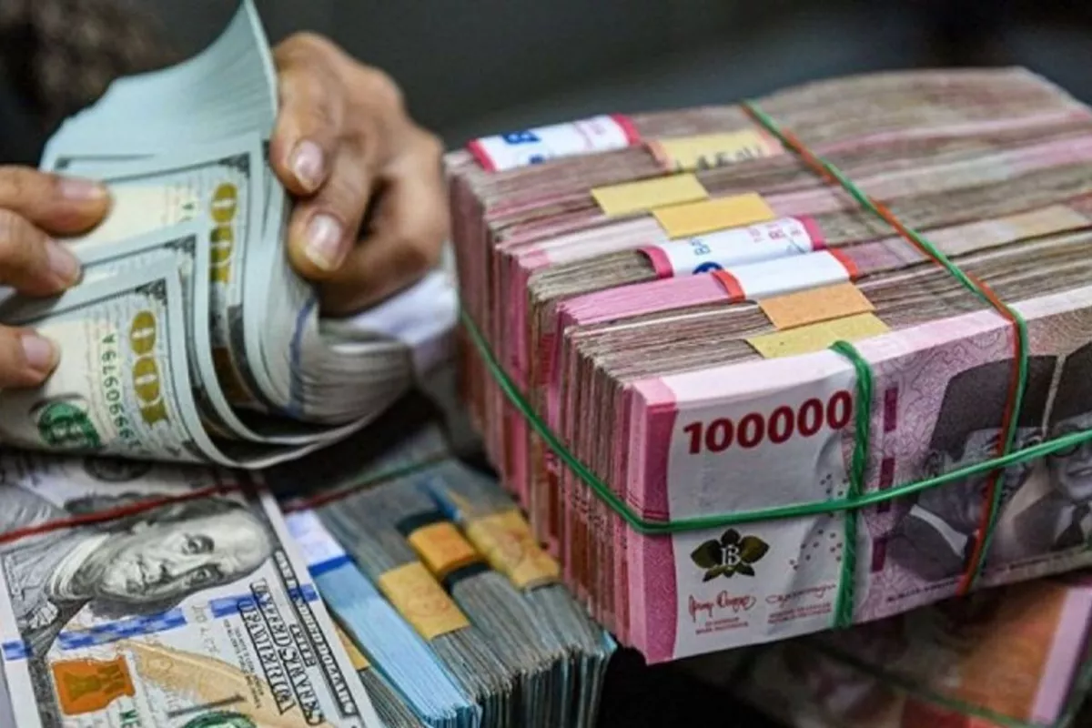 Rupiah Bergerak Volatil, Sempat Sentuh Rp17.984 per Dolar AS