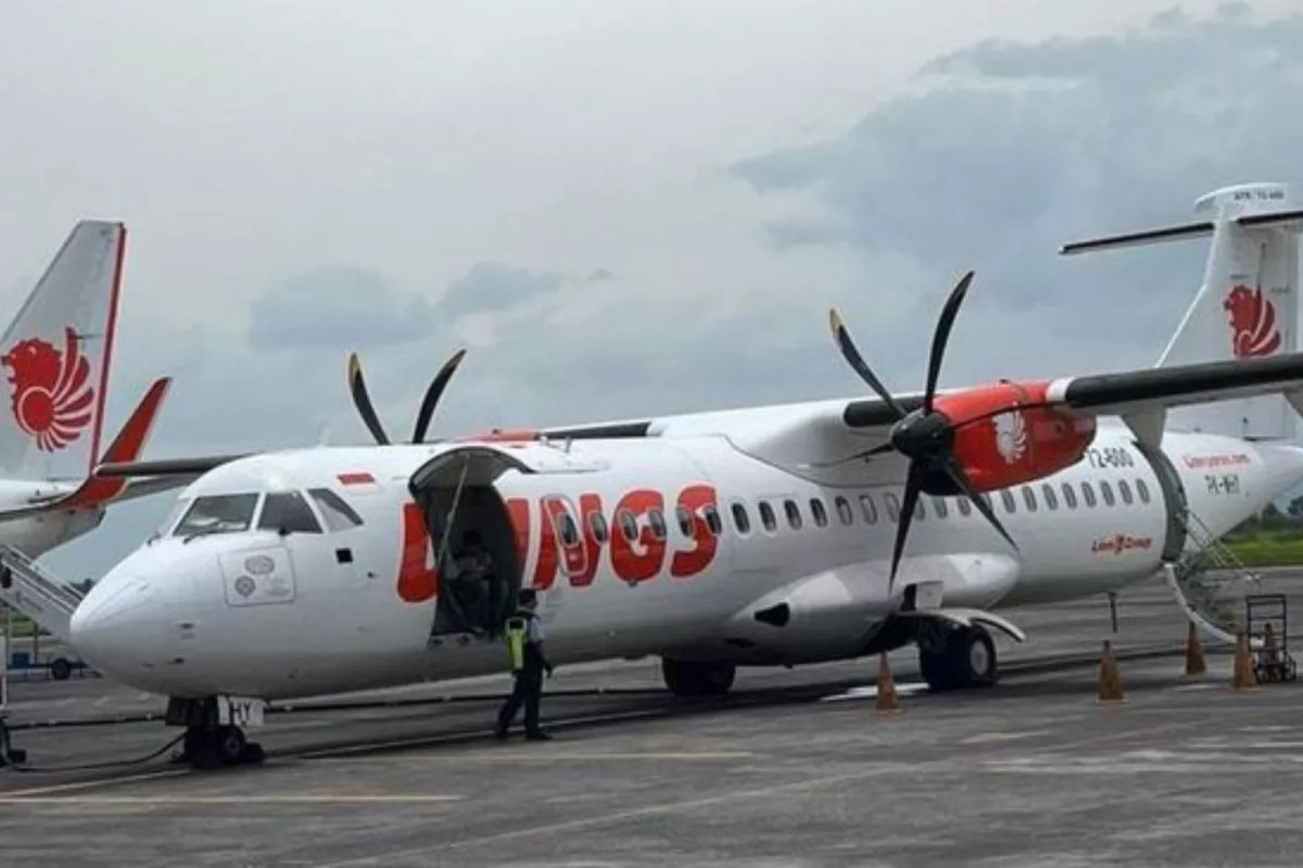 Erupsi Gunung Lewotolok Paksa Wings Air Batalkan Penerbangan di NTT