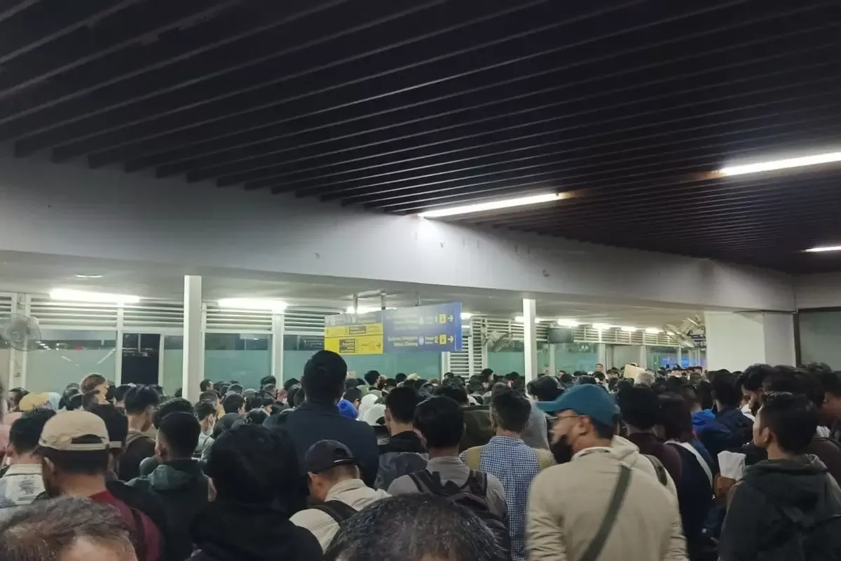 Gangguan Listrik Aliran Atas Lumpuhkan Perjalanan KRL Rangkasbitung