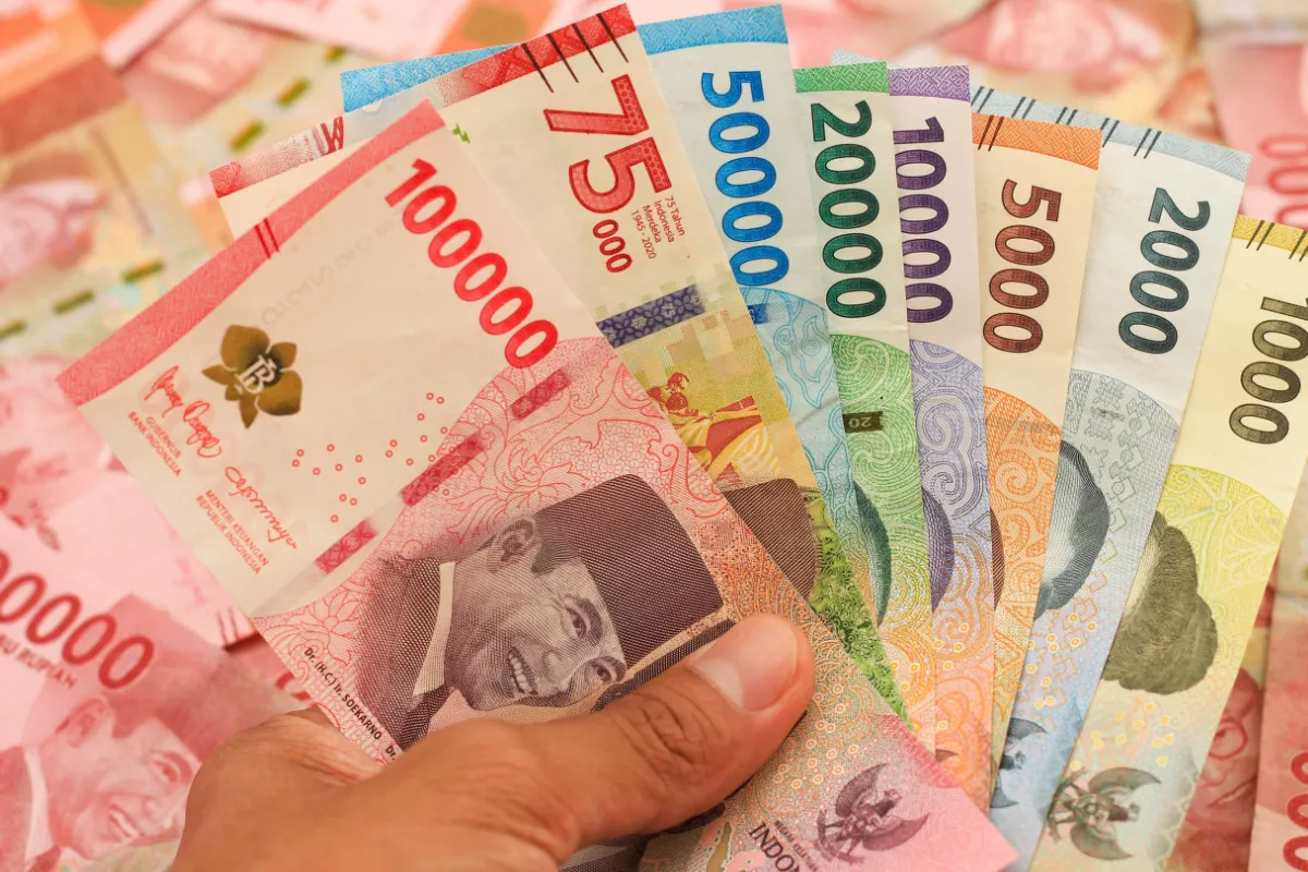Rupiah Menguat ke Rp17.600 Setelah Suku Bunga BI Naik Jadi 5,25 Persen