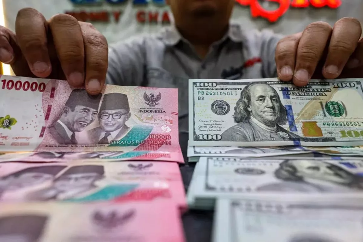 Rupiah Dibuka Melemah, Simak Kurs Dolar AS BCA hingga BNI Hari Ini