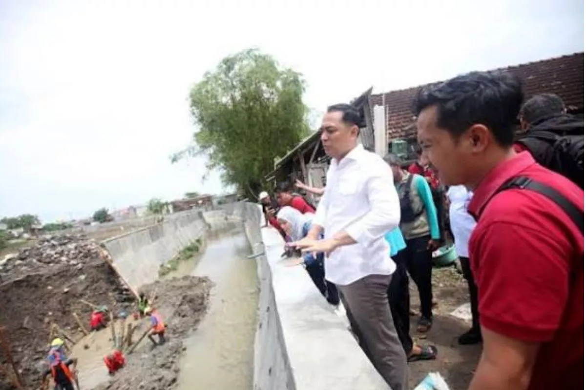 Pemkot Surabaya Targetkan Penanganan 120 Titik Banjir pada 2026