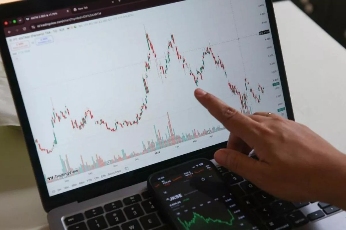 IHSG Sesi I Ditutup Melemah 0,76% ke Level 6.484,92