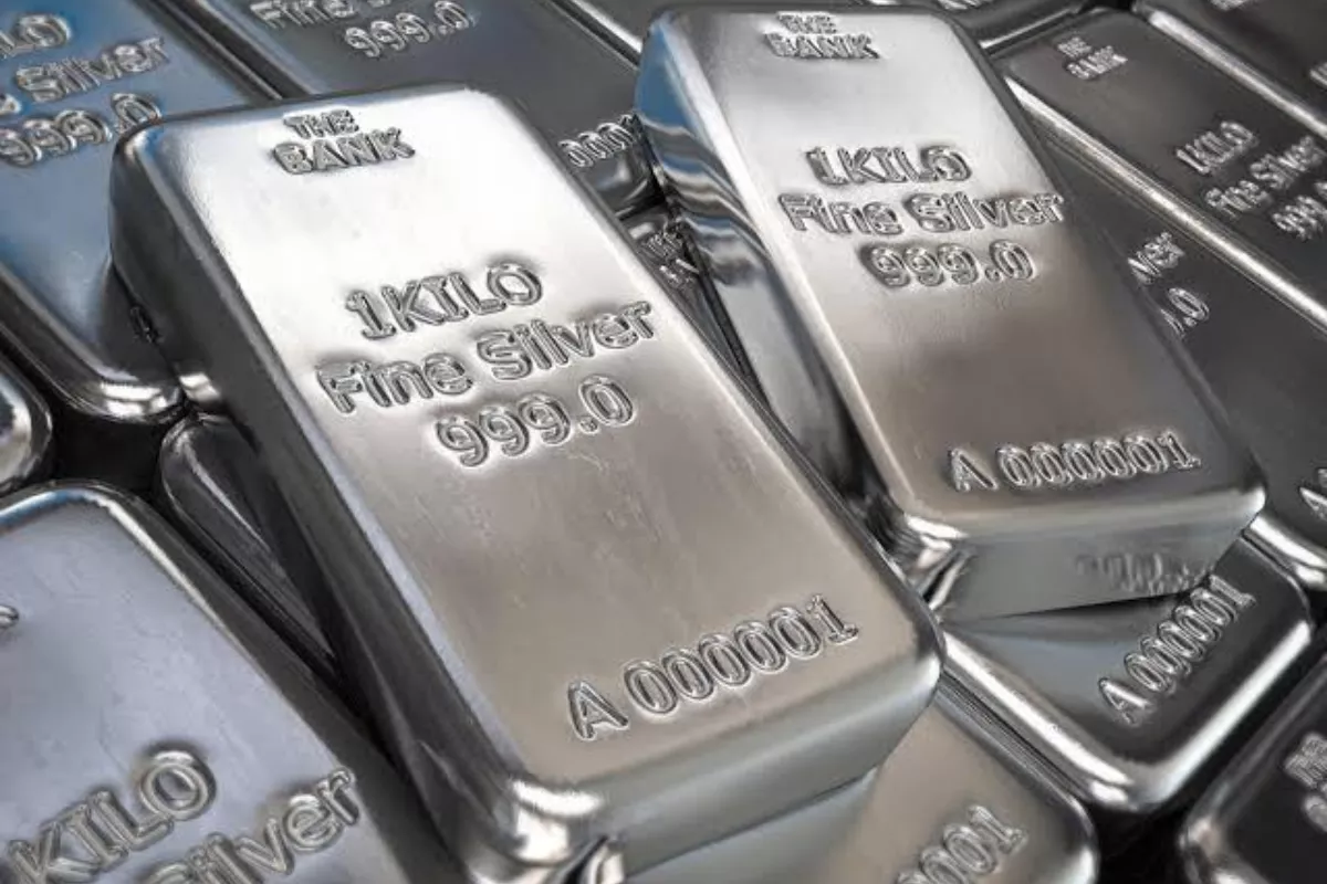  Perak Antam Anjlok Rp2.500 ke Level Rp38.650 per Gram Hari Ini 