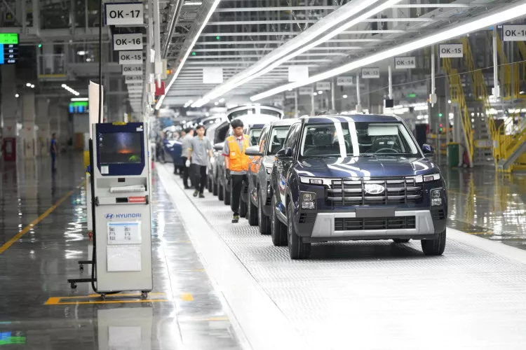 Adu Strategi Raksasa Otomotif Membangun Ekosistem EV Lokal Indonesia