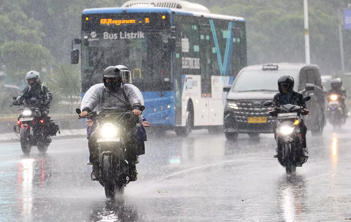 BMKG Prakirakan Mayoritas Kota Besar Indonesia Alami Hujan Ringan Hingga Sedang pada Jumat 17 April 2026