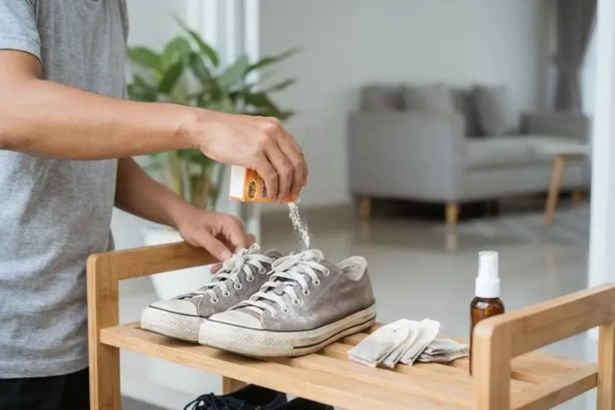 Cara Mengatasi Bau Sepatu Paling Ampuh Tanpa Perlu Sering Dicuci