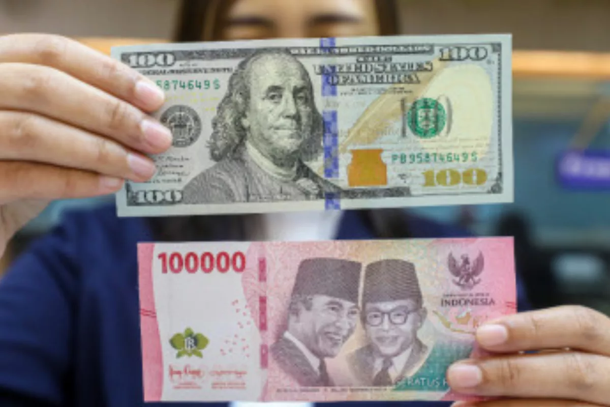Rupiah Tembus Rp17.600 dan DPR Desak Bauran Kebijakan yang Responsif