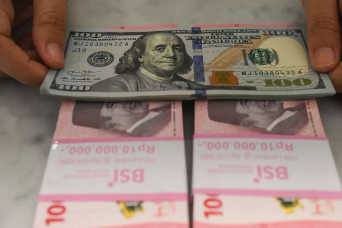 Rupiah Hari Ini Berpotensi Melemah Menuju Rp17.900 per Dolar AS 