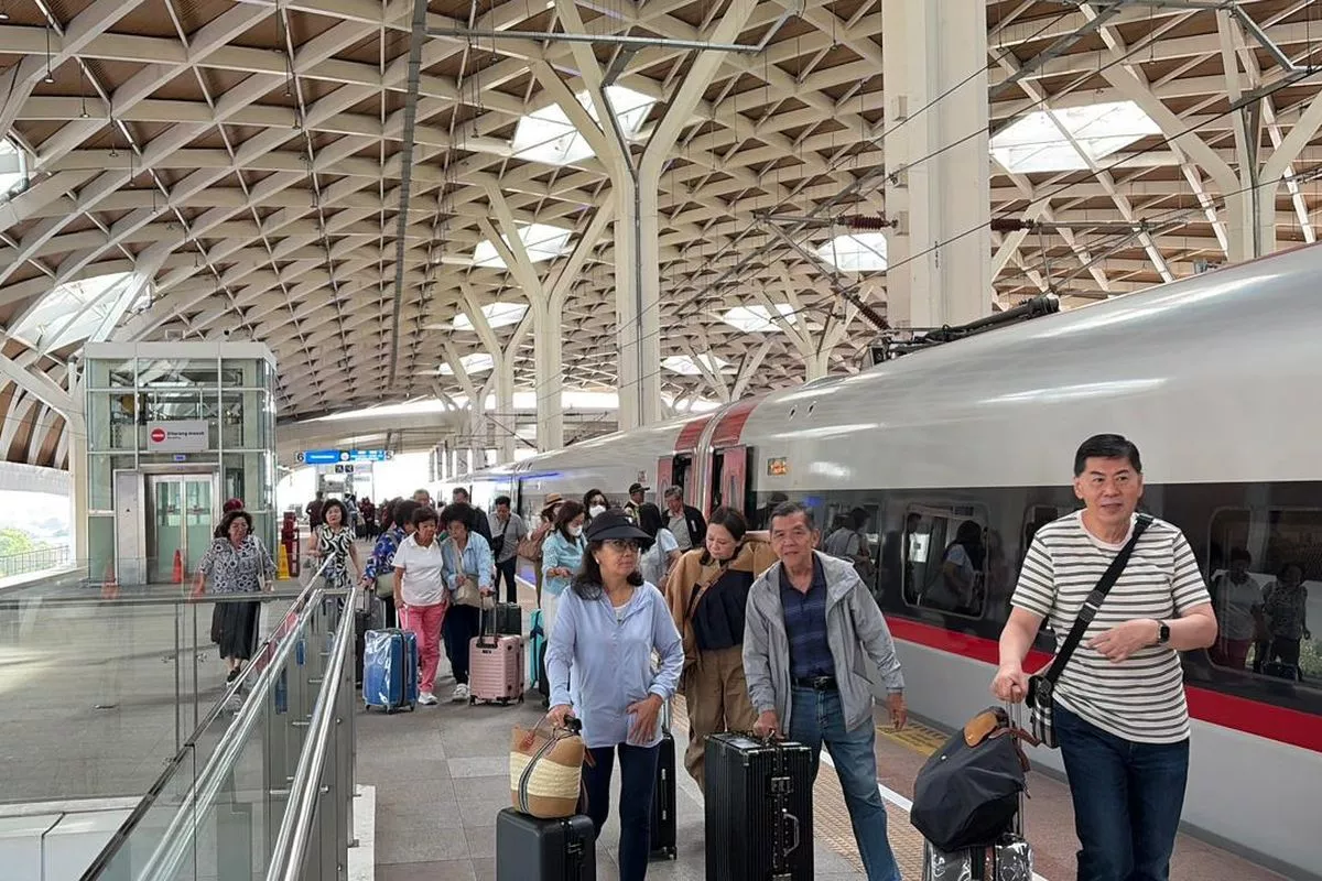 Tiket Whoosh Ludes, Penumpang Melonjak 15 Persen Saat Libur Panjang