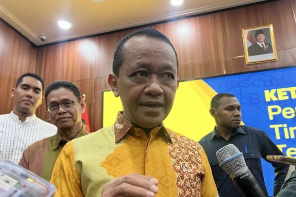 PLN Kurang 13 Juta Ton Batu Bara, Bahlil Setop Ekspor