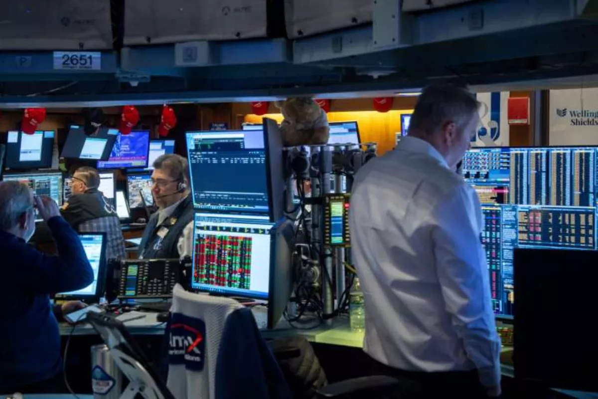Saham Chip Tertekan, Indeks Nasdaq 100 Merosot 2 Persen