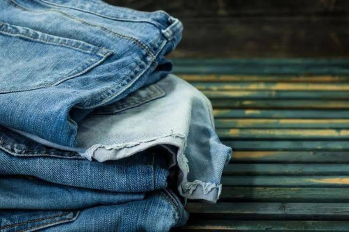 Tips Styling Jeans Wide-Leg Supaya Tampil Proporsional
