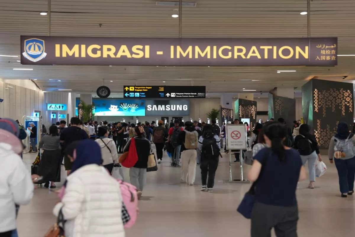 Tips Lolos Imigrasi Luar Negeri dan Contoh Pertanyaannya