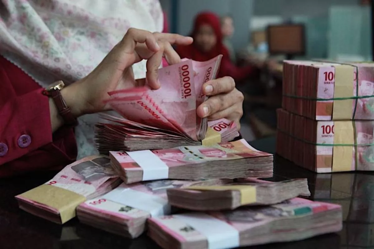 Sentimen Global Berlanjut, Rupiah Diprediksi Melemah Senin Ini