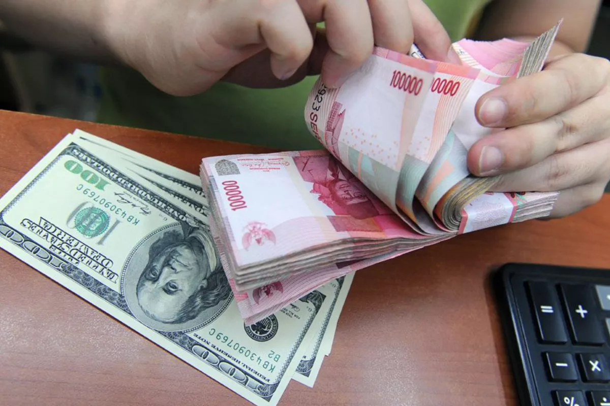 Awal Pekan, Rupiah Melemah 0,12 Persen ke Rp17.970 per Dolar AS