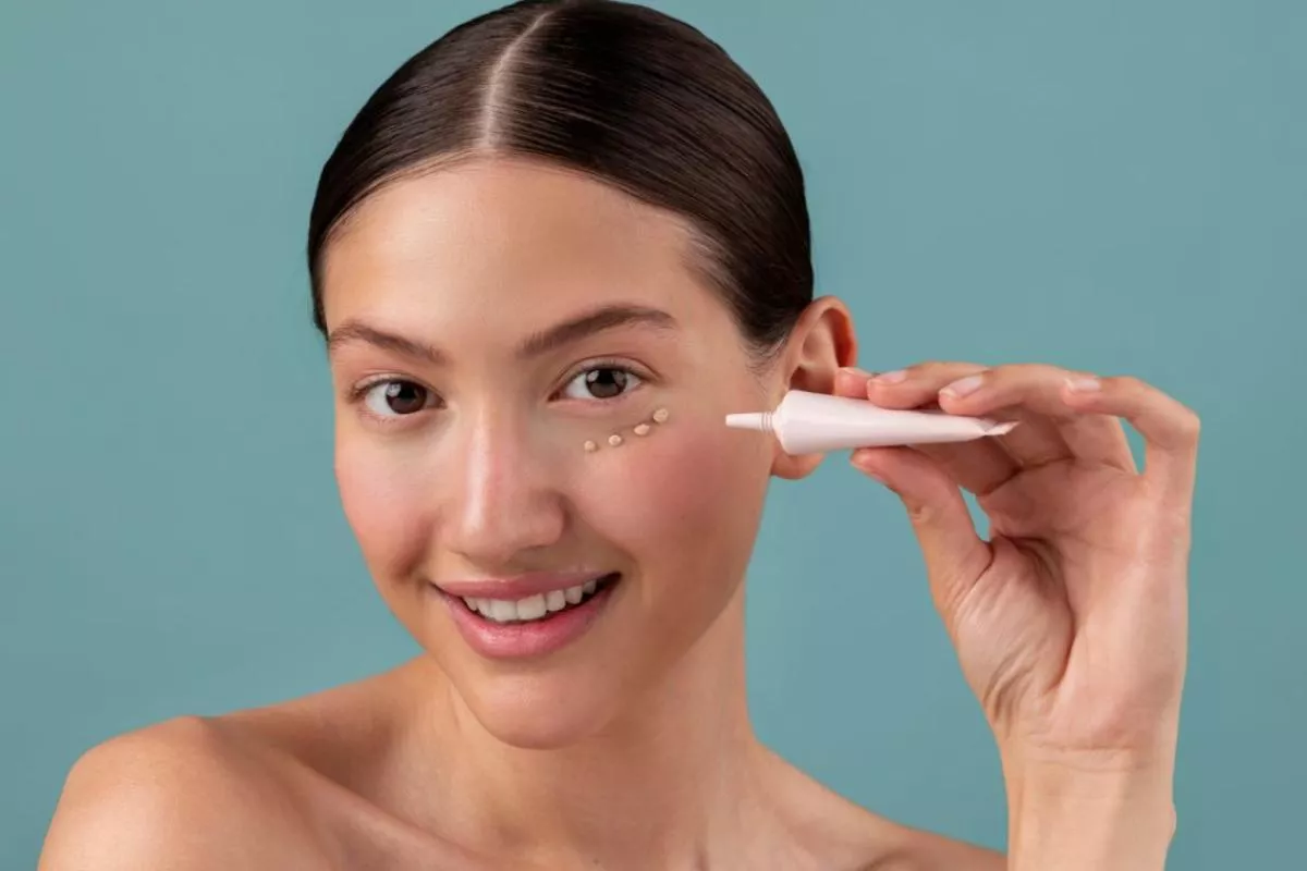 Cara Memakai Concealer Agar Awet dan Tidak Creasing Sepanjang Hari