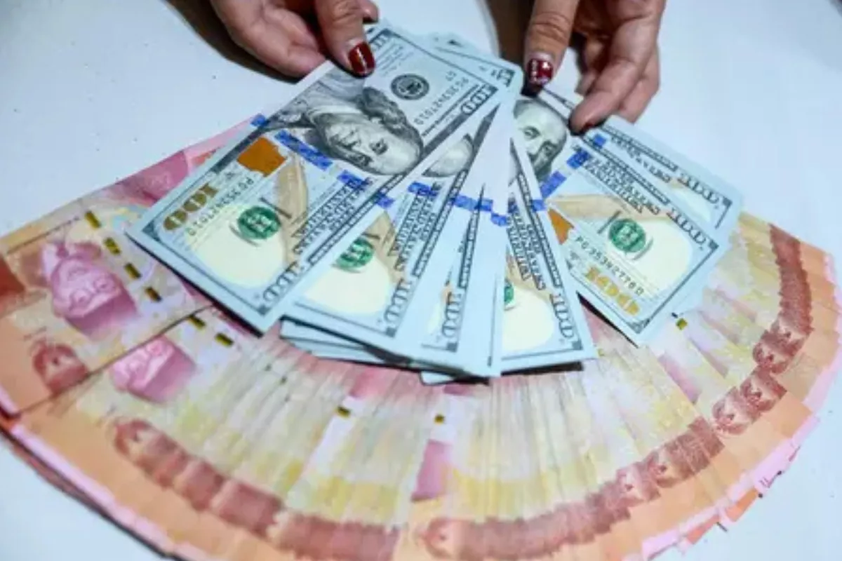 Rupiah Hari Ini Diprediksi Melemah hingga Rp17.950 per Dolar AS
