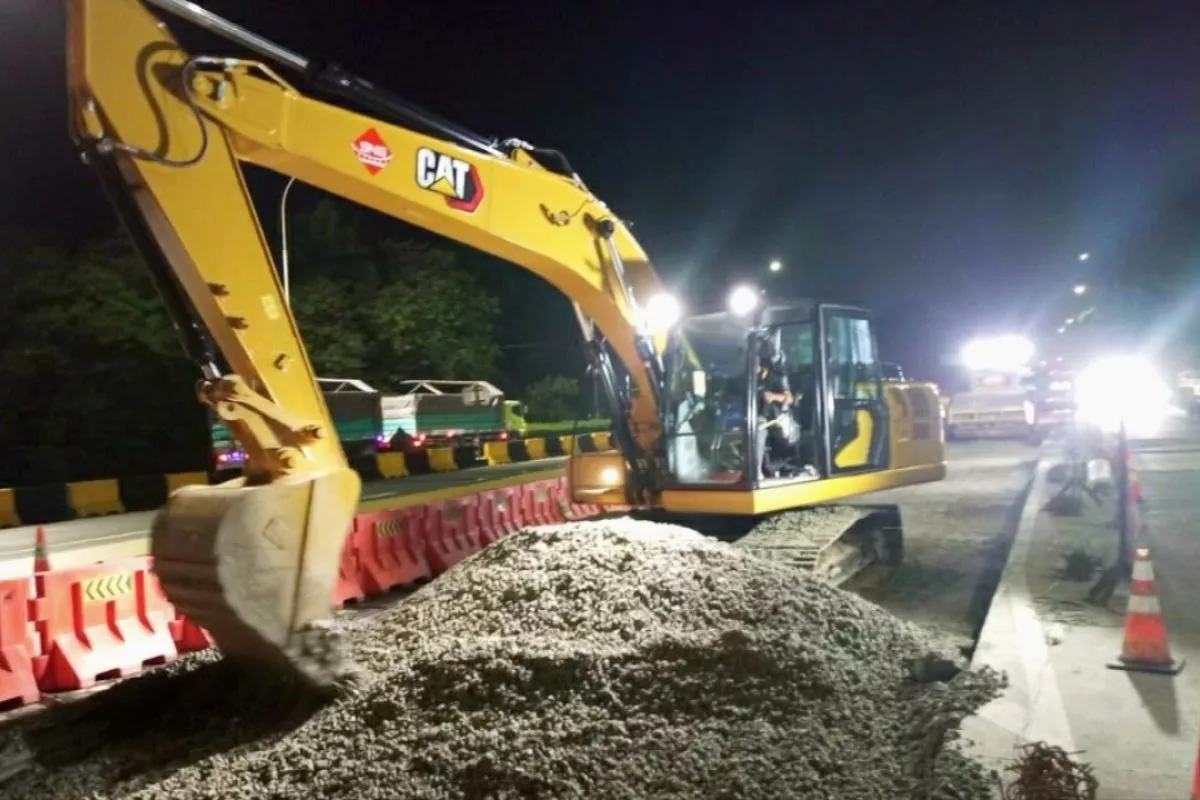 Perbaiki Sejumlah Titik Jasamarga Rawat Jalan Tol Jakarta Cikampek