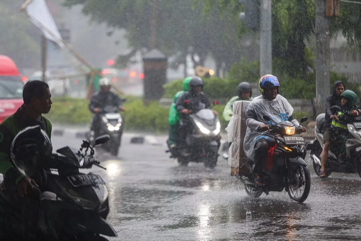 Prakiraan Cuaca BMKG: Sejumlah Wilayah Barat Waspada Hujan Ringan