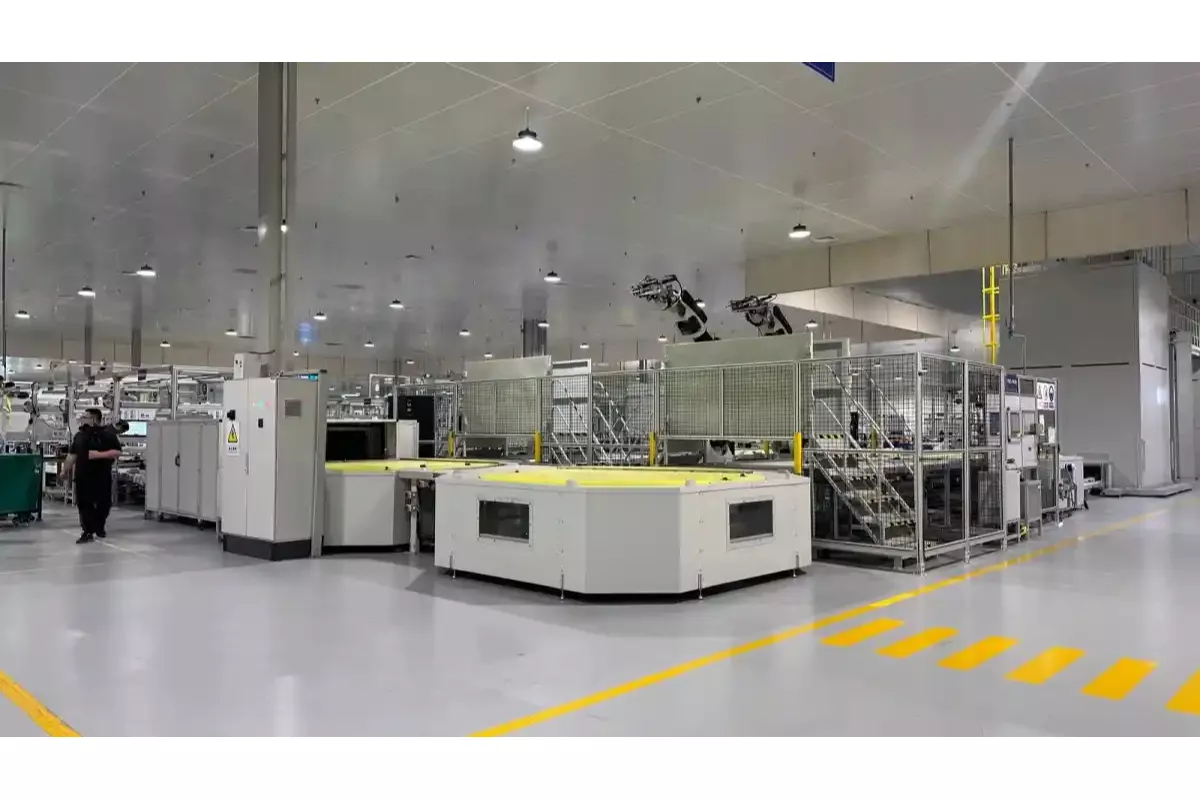 Mengunjungi Pabrik Baterai dan Perakitan Changan di Chongqing Cina