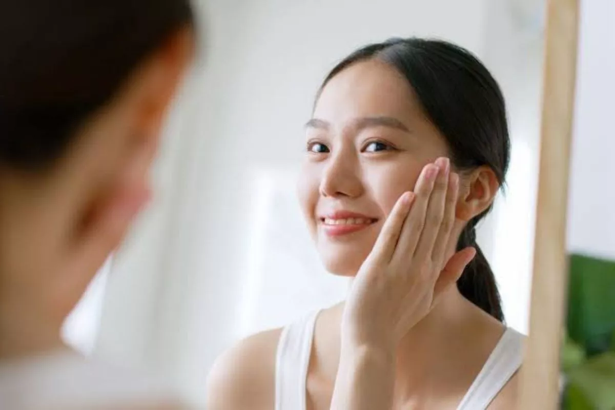Kulit Kering Walau Sudah Pakai Skincare? Waktu Tidur Penyebabnya