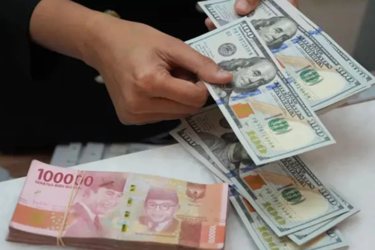 Nilai Tukar Rupiah Rentan Ditutup Melemah pada Kisaran Rp17.600