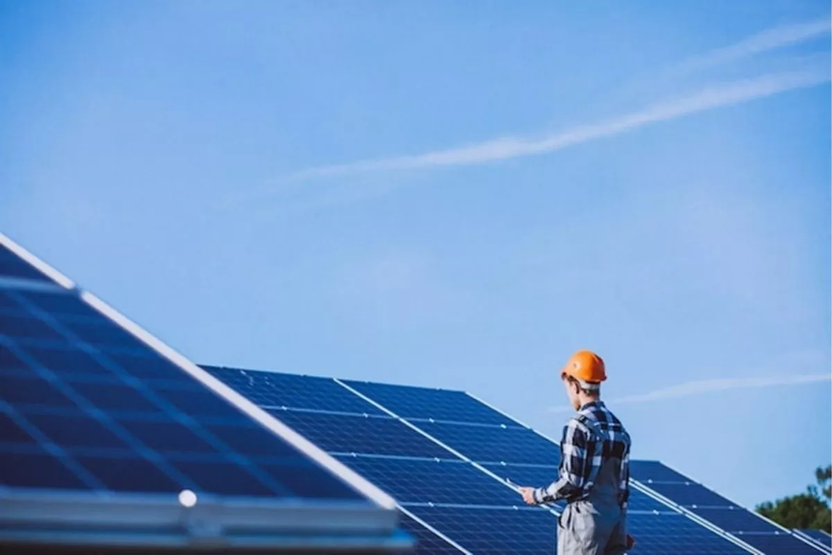 Pemicu Listrik Global Jadikan Tenaga Surya Energi Utama Dunia