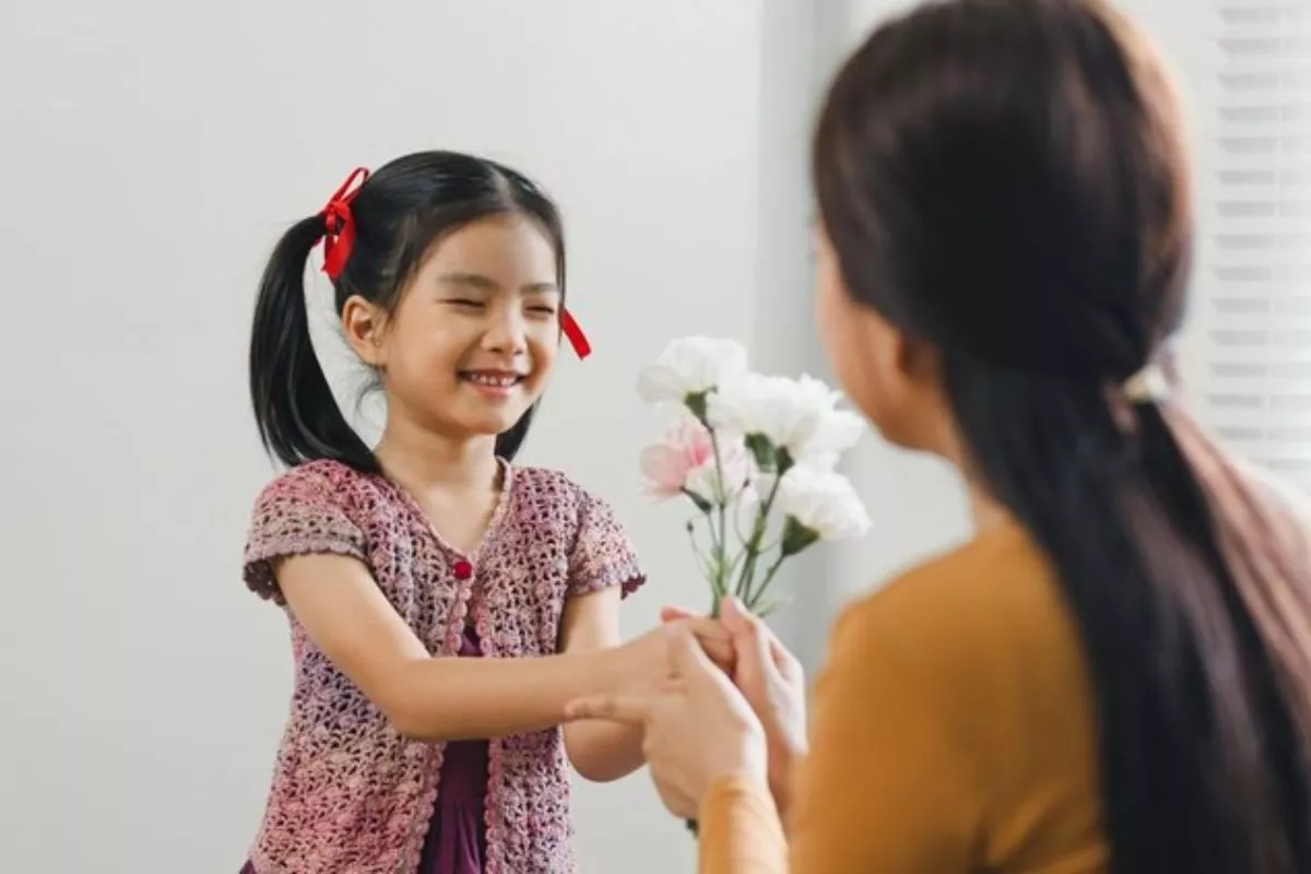 6 Kebiasaan Orang Tua yang Membentuk Anak Menjadi Pribadi Baik Hati
